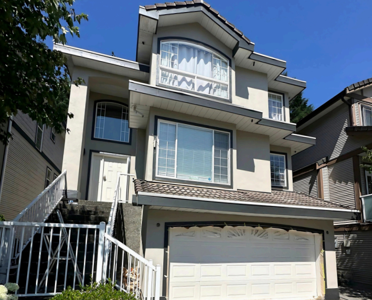 Vibrant-Revival-Residential-Exterior-Painting-in-Vancouver-08-29-2025_01_57_AM (3) Vibrant Revival Residential Exterior Painting in Vancouver AM ()
